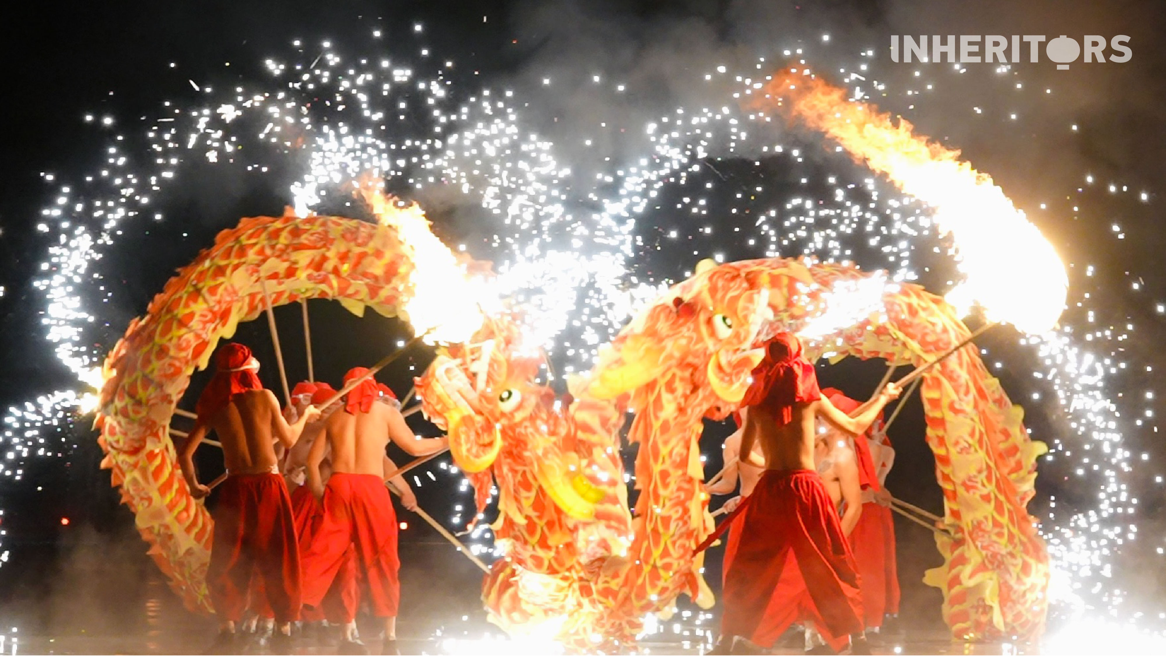 Local artists perform the fire dragon dance in Tongliang District, southwest China's Chongqing Municipality. /CGTN