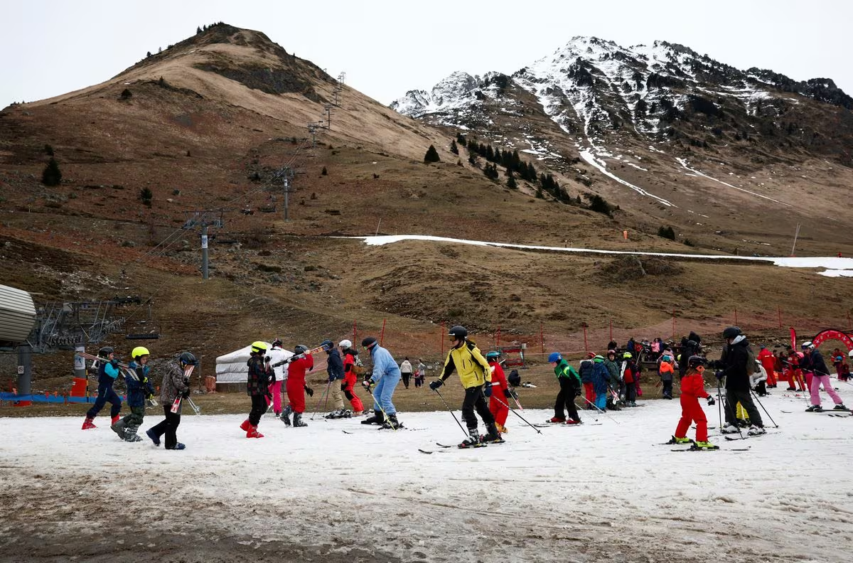 Skiers pass on an artificial ski snow slope on a mild winter day in the Bareges ski resort, Hautes-Pyrenees, southwestern France, February 21, 2024. /Reuters