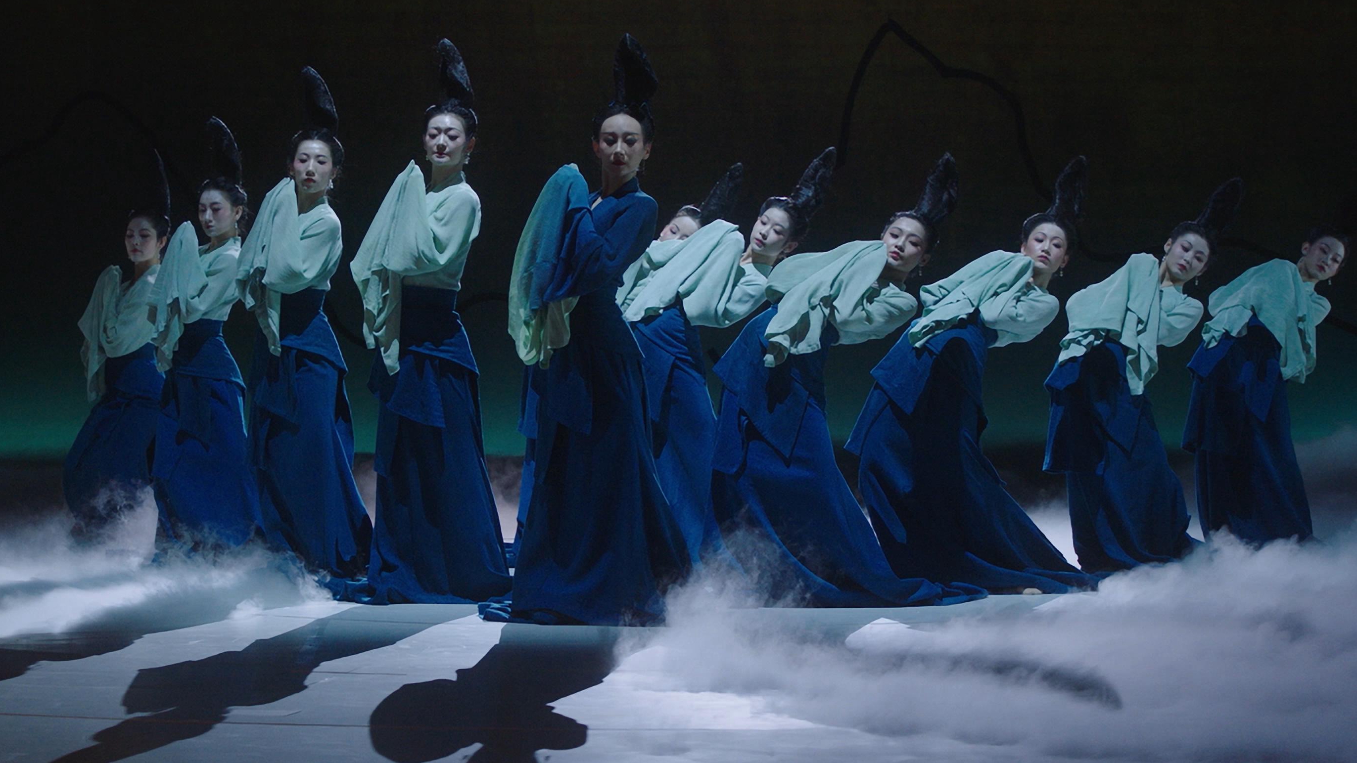 A stage photo of Chinese dance drama 