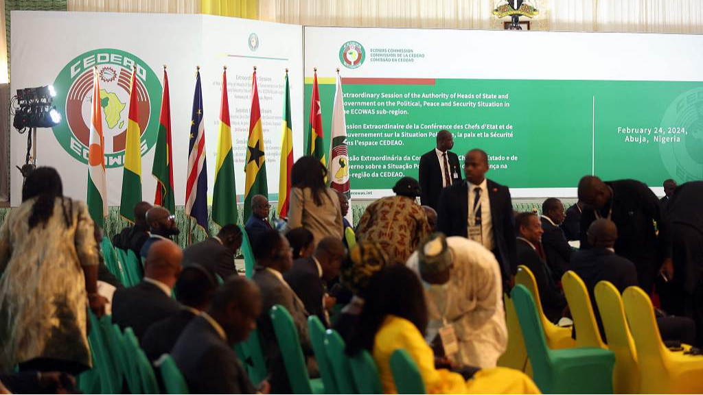 General view of delegates interacting, during the extraordinary session of Economic Community of West African States (ECOWAS) Heads of State and Government in Abuja, Nigeria on February 24, 2024. /CFP