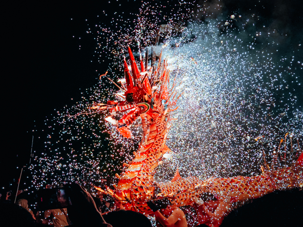 People perform the Puzhai fire dragon dance in Meizhou, Guangdong Province, February 24, 2024. /CFP