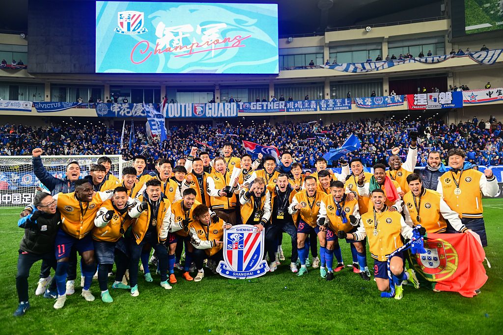 Members of Shanghai Shenhua celebrate after winning the CFA Super Cup title in Shanghai, China, February 25, 2024. /CFP 