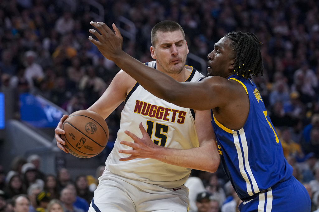 Nikola Jokic (#15) of the Denver Nuggets posts up in the game against the Golden State Warriors at the Chase Center in San Francisco, California, February 25, 2024. /CFP