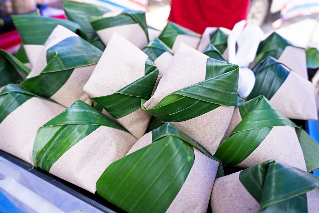 Wraps of nasi lemak are seen for sale at a food stall in Malaysia. /CFP
