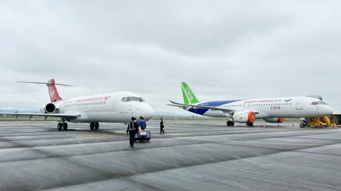 China's self-developed airplanes C919 (R) and ARJ21 (L) land in Van Don International Airport in Vietnam's northern Quang Ninh Province, February 26, 2024. /CMG