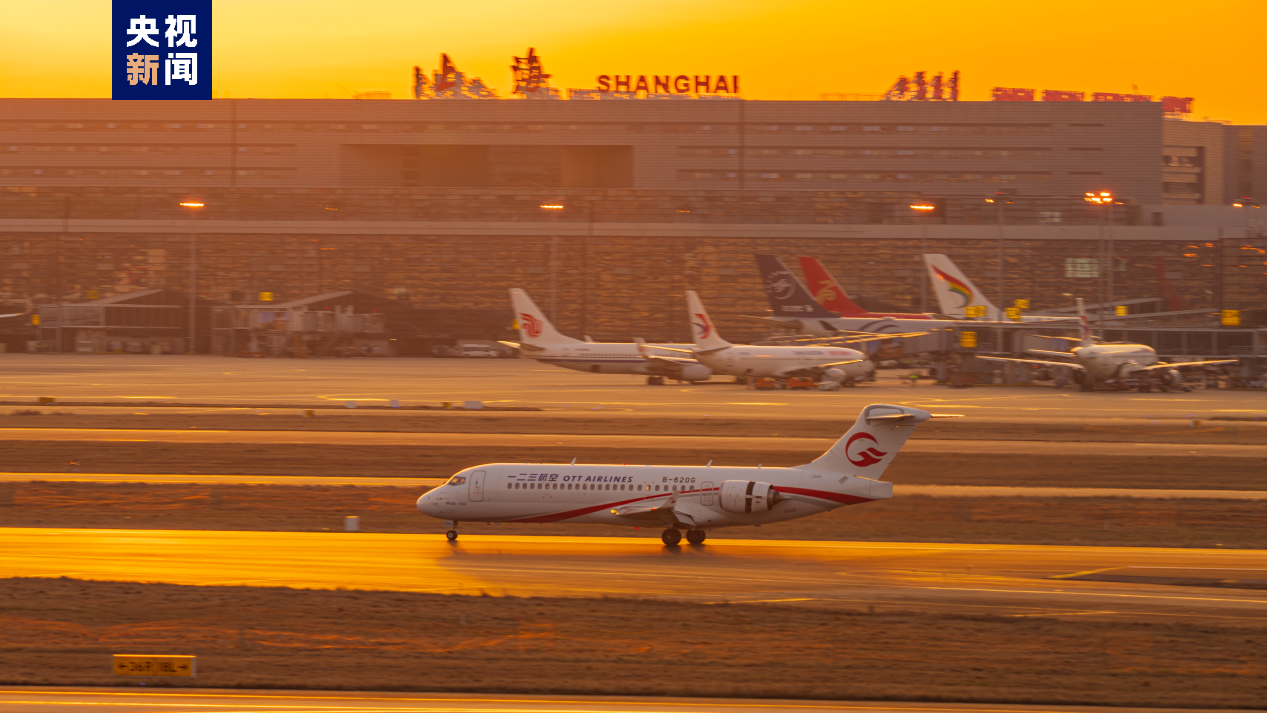 A view of China's self-developed airplane ARJ21. /CMG