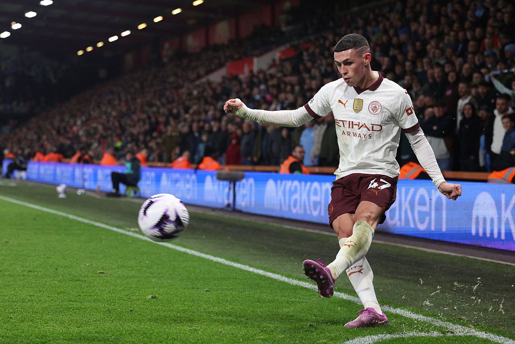 Manchester City's Phil Foden takes a corner kick during their clash with Bournemouth at the Vitality Stadium in Bournemouth, England, February 24, 2024. /CFP