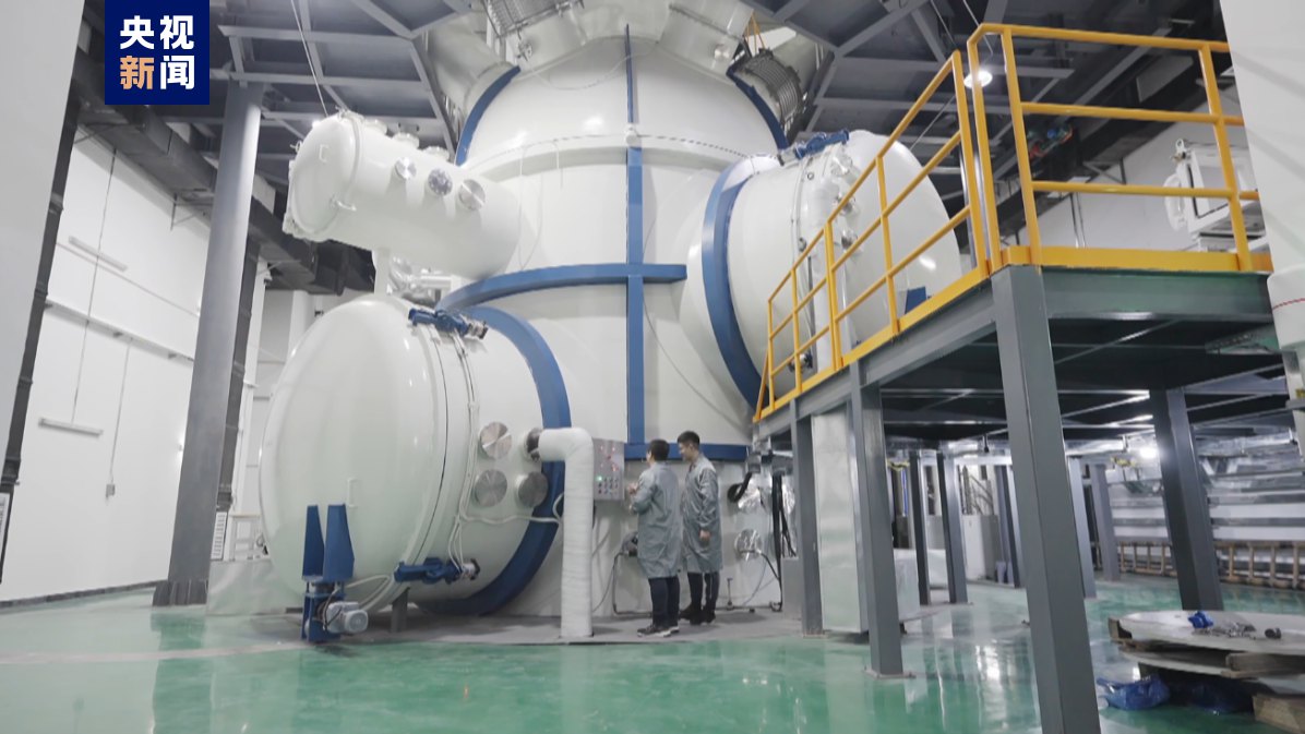 The facility to simulate the lunar surface environment. /China Media Group