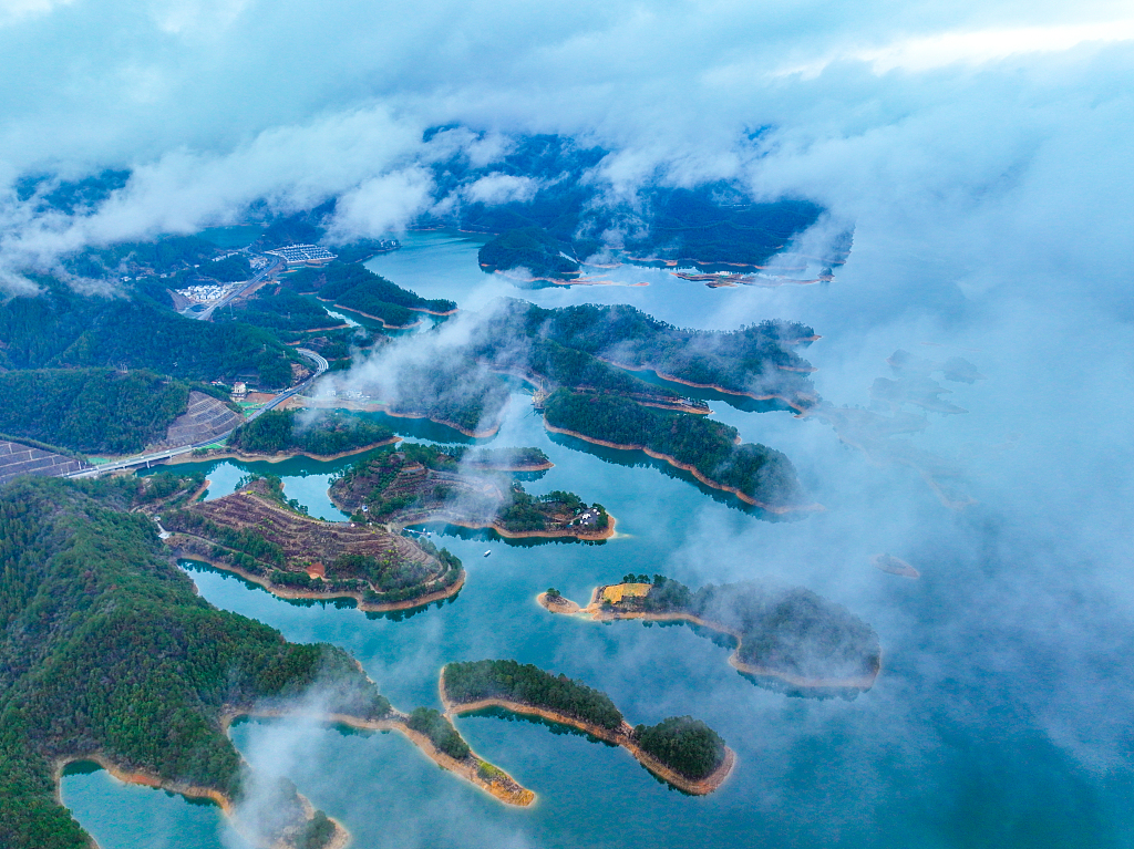 A photo taken on February 24, 2024 shows an aerial view of Qiandao Lake in Hangzhou, Zhejiang Province. /CFP