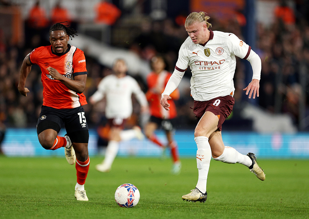 Erling Haaland of Manchester City runs with the ball against Luton at Kenilworth Road in Luton, England, February 27, 2024. /CFP