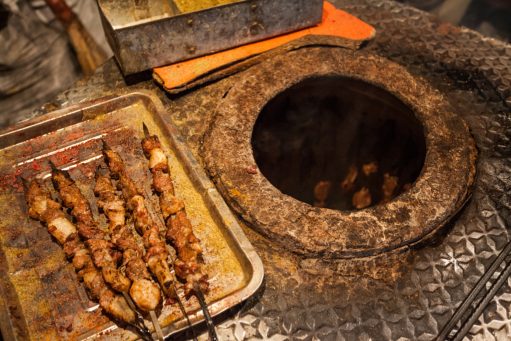 A photo shows nang pit barbecue in Xinjiang. /CFP