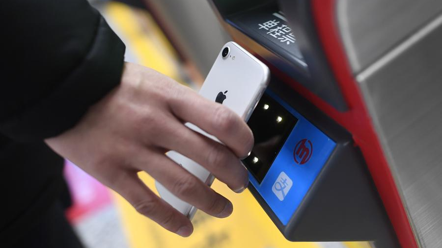 A passenger scans a QR code of Alipay, a mobile payment app, to take the subway at the Fengtan Road Subway Station in Hangzhou City, capital of east China's Zhejiang Province. /Xinhua
