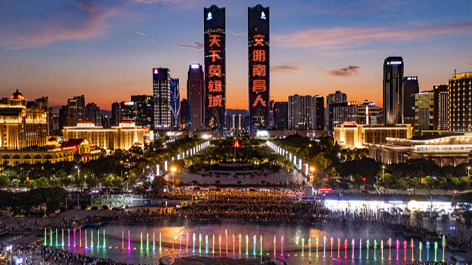 Live: Scenery and urban architecture skyline of Qiushui Square in Jiangxi 