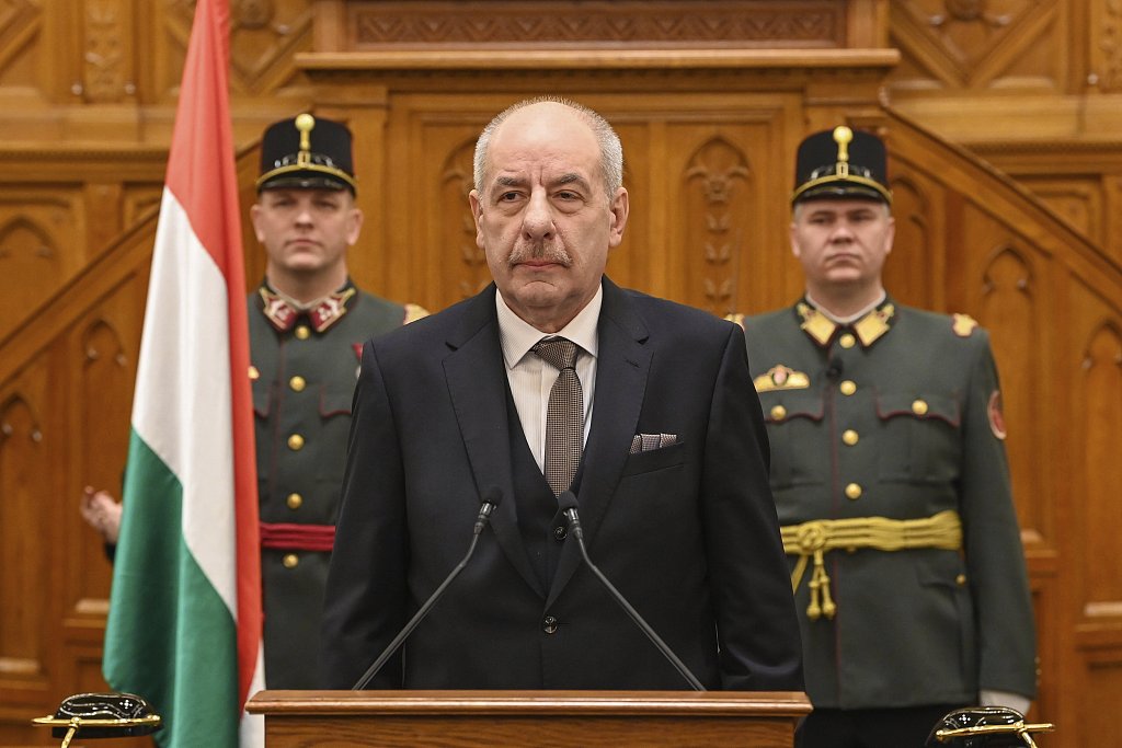 Newly elected Hungarian President Tamas Sulyok takes an oath during his inauguration ceremony at the plenary session of the Hungarian Parliament in Budapest, Hungary, February 26, 2024. /CFP