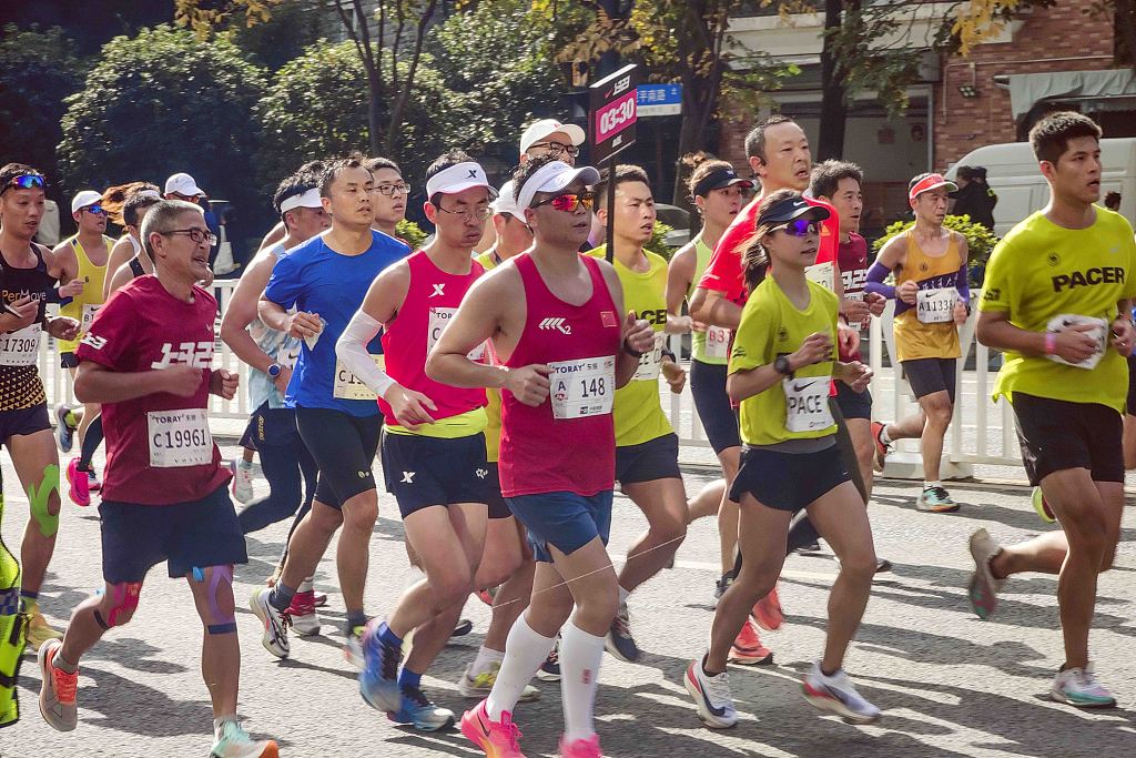 Athletes compete in the Shanghai International Marathon in east China's Shanghai Municipality, November 26, 2023. /CFP