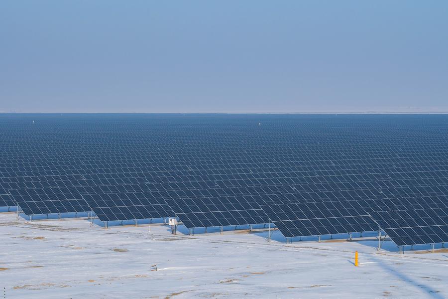 A photovoltaic power project in Kazak Autonomous County of Mori, Changji Hui Autonomous Prefecture, northwest China's Xinjiang Uygur Autonomous Region, December 20, 2023. /Xinhua