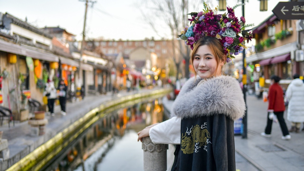 A photo taken on March 1, 2024, shows a tourist wearing hanfu and flower hairpins in Jinan, Shandong Province. /IC
