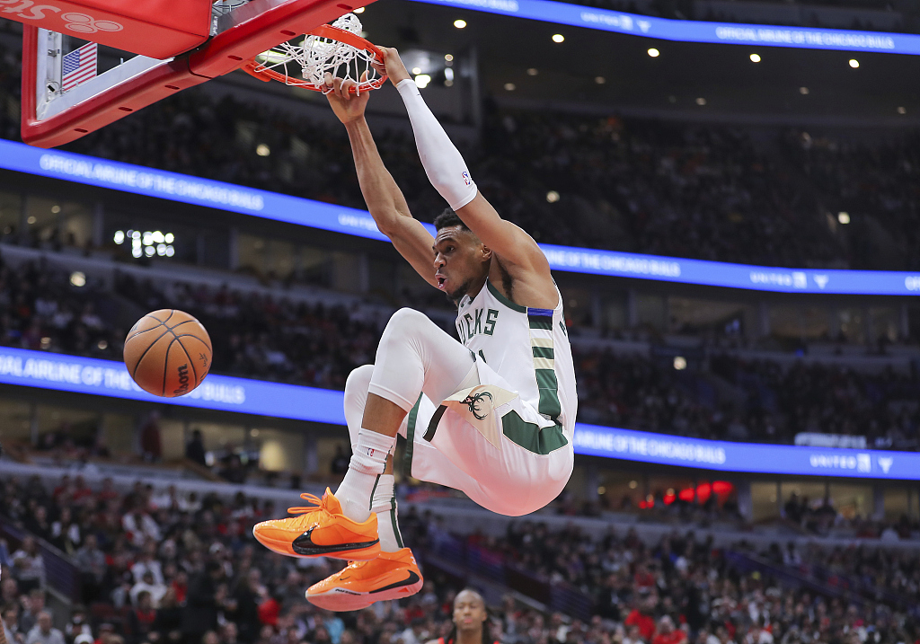 Giannis Antetokounmpo of the Milwaukee Bucks dunks in the game againstn the Chicago Bulls at the United Center in Chicago, Illinois, U.S., March 1, 2024. /CFP
