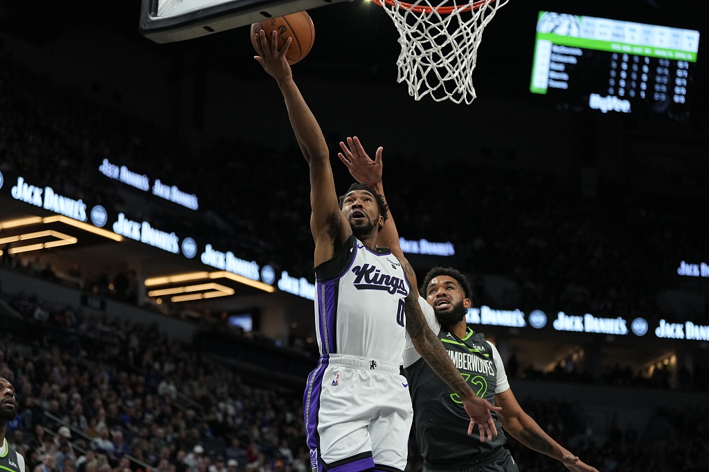 Malik Monk (#0) of the Sacramento Kings drives toward the rim in the game against the Minnesota Timberwolves at the Target Center in Minneapolis, Minnesota, U.S., March 1, 2024. /CFP