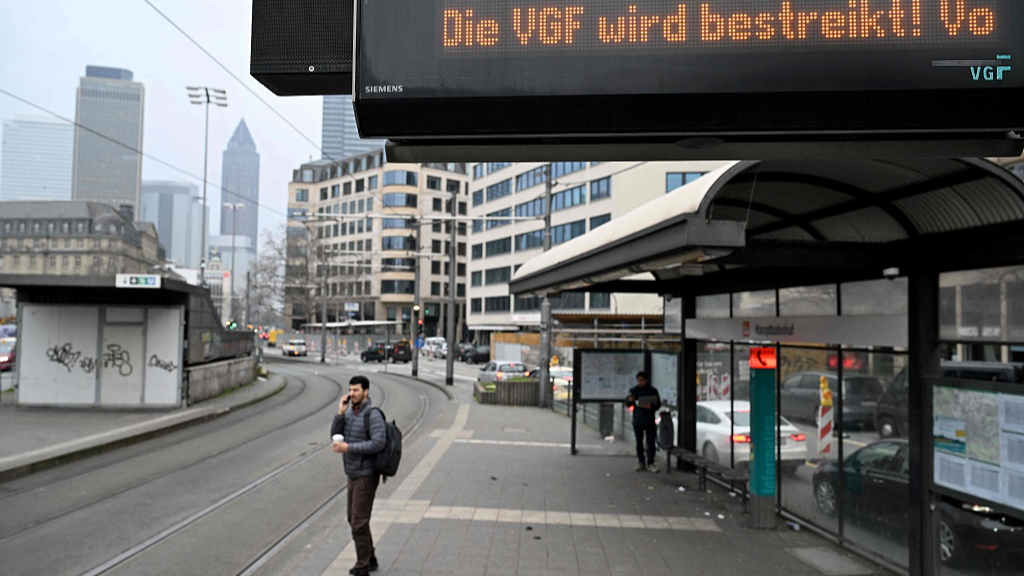 A man stands at a tramway station in Frankfurt am Main, western Germany, on March 1, 2024, during a strike of public transport workers. /CFP