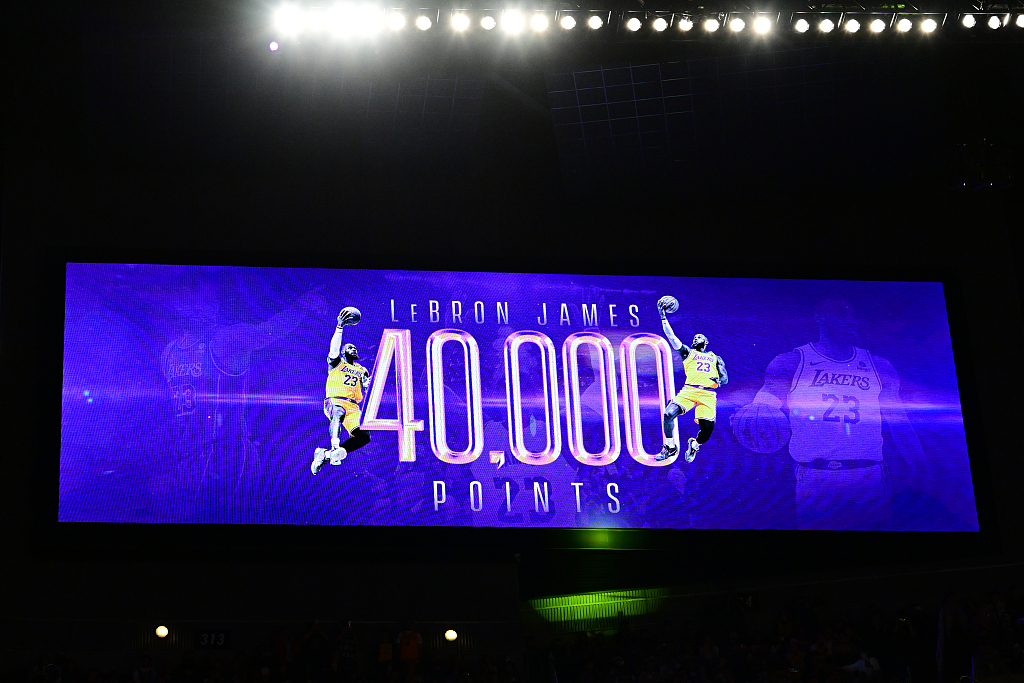 A giant screen pays tribute to LeBron James' 40,000 points during the NBA game between the Los Angeles Lakers and the Denver Nuggets in Los Angeles, U.S., March 2, 2024. /CFP