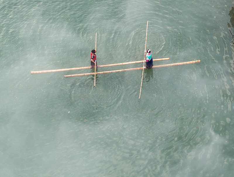 Folk artists perform the traditional folk art of single bamboo drifting in Zunyi, southwest China's Guizhou Province, March 2, 2024. /CFP