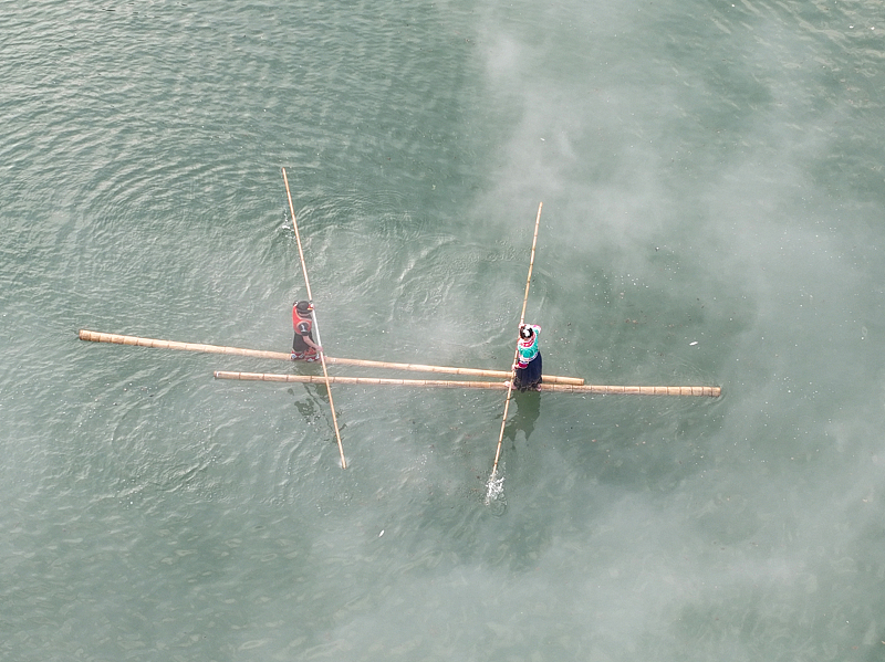 Folk artists perform the traditional folk art of single bamboo drifting in Zunyi, southwest China's Guizhou Province, March 2, 2024. /CFP