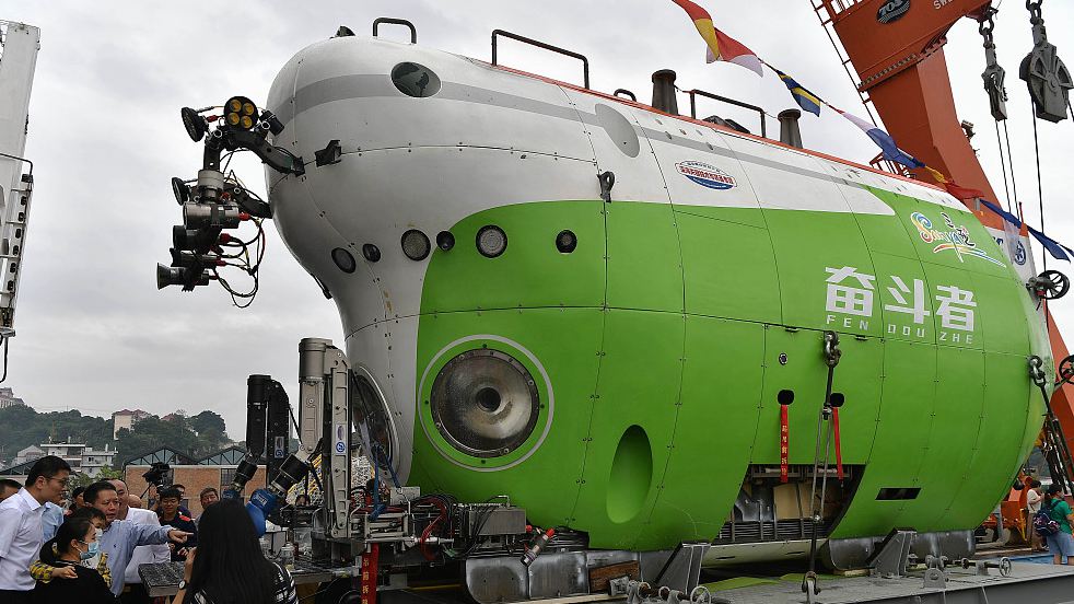 China's crewed deep-sea submersible Fendouzhe. /CFP