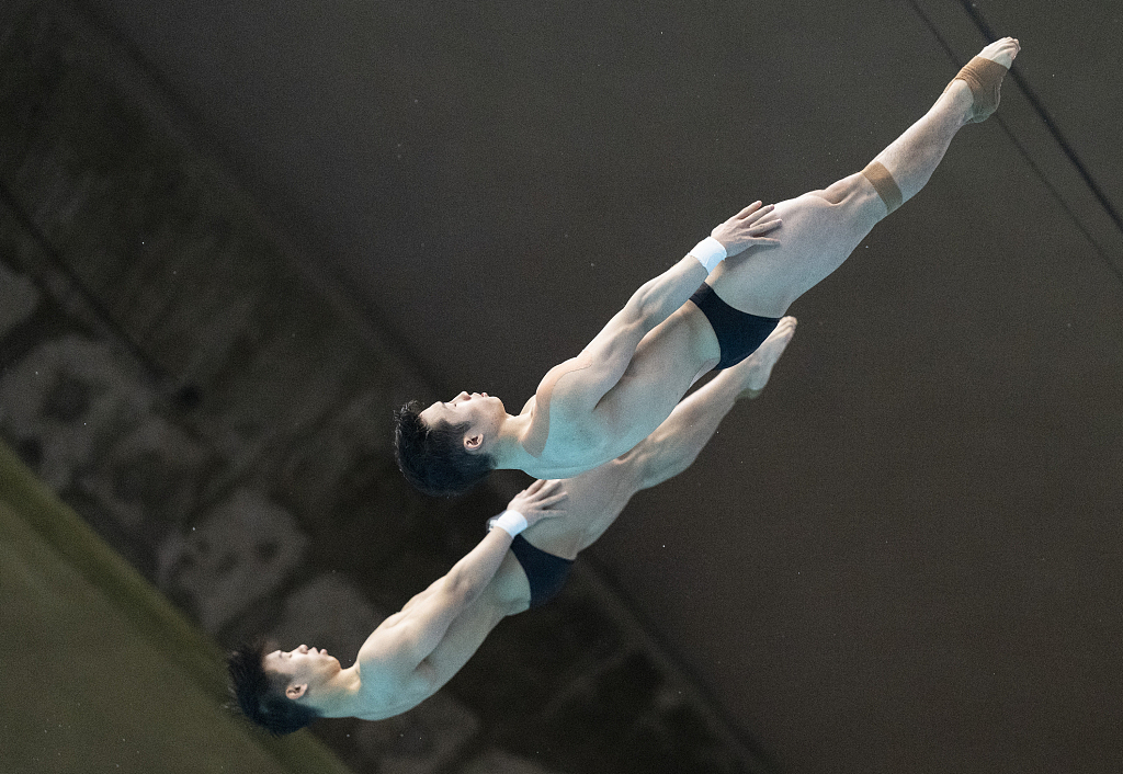 Wang Zongyuan and Long Daoyi of China compete in the men's 3-meter synchronized springboard final at the World Aquatics Fiving World Cup in Montreal, Canada, March 2, 2024. /CFP
