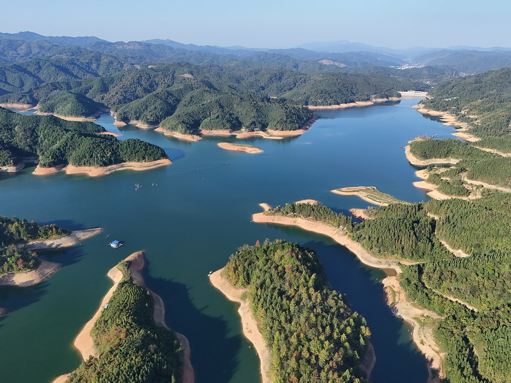 A photo taken on October 15, 2023 shows an aerial view of the reservoir area of Shaikou Hydropower Station in the Yudaihe National Wetland Park in Tongdao Dong Autonomous County, central China's Hunan Province. /CFP