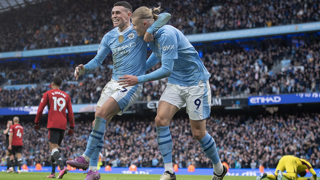 Manchester City's Phil Foden (L) celebrates with Erling Haaland during their clash with Manchester United at Etihad Stadium in Manchester, England, March 3, 2024. /CFP