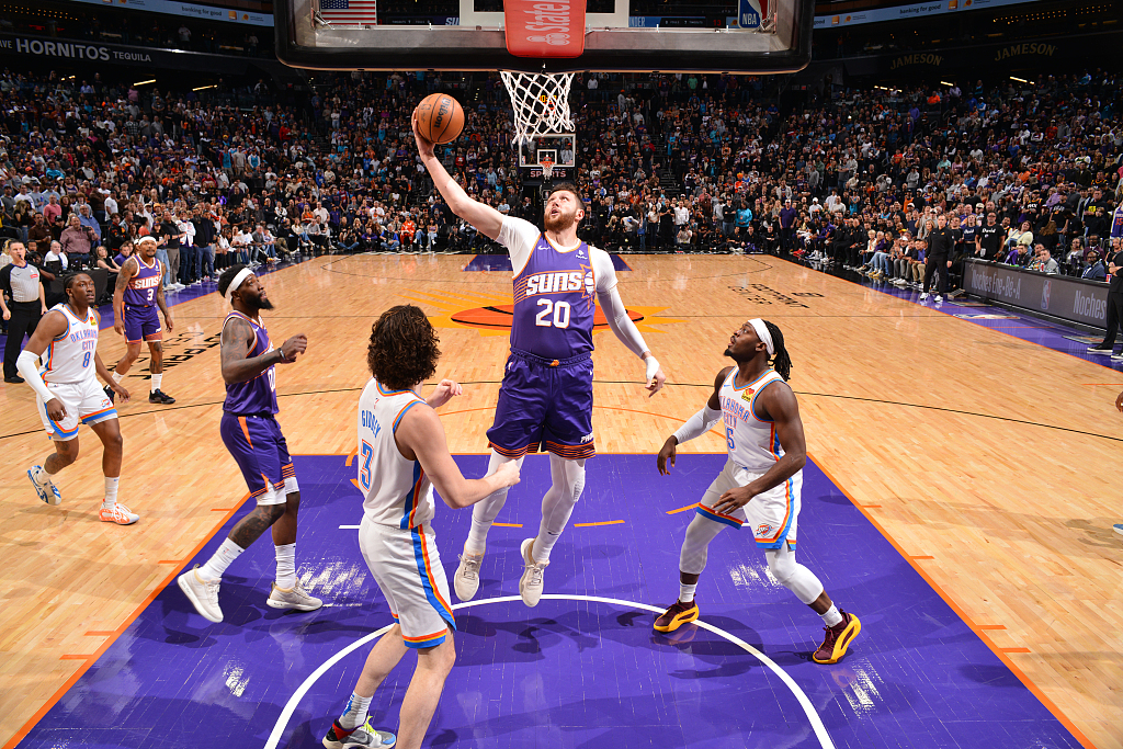 Jusuf Jurkic (#20) of the Phoenix Suns grabs a rebound in the game against the Oklahoma City Thunder at Footprint Center in Phoenix, Arizona, March 3, 2024. /CFP