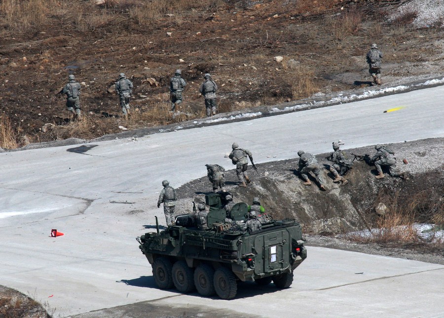 U.S. soldiers from Stryker Brigade team participate in the ROK-U.S. joint military exercise in Pocheon, Gyeonggi Province, ROK, March 7, 2011. /Xinhua