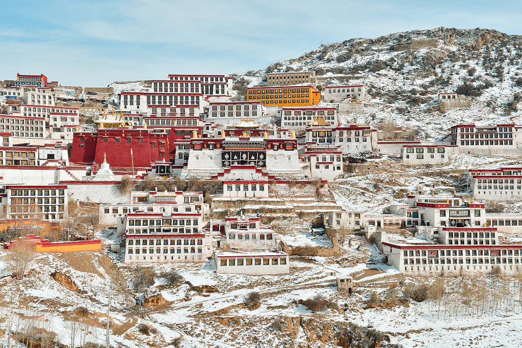 A distant view of the Gandan Temple in Lhasa, Xizang Autonomous Region, China. /CFP