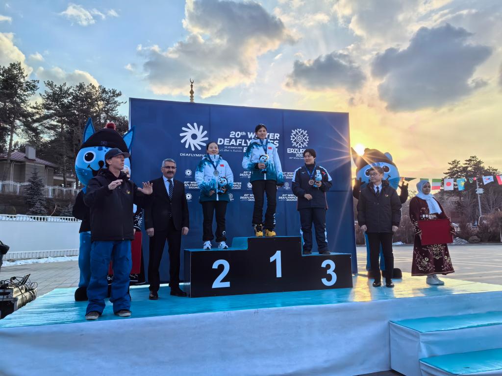 Gold medalist Zhao Yueyue (#1) and silver medalist Wang Lulu (#2) of China pose on the awards podium after competing in the women's parallel giant slalom event at the Winter Deaflympics in Erzurum, Türkiye, March 4, 2024. /Xinhua