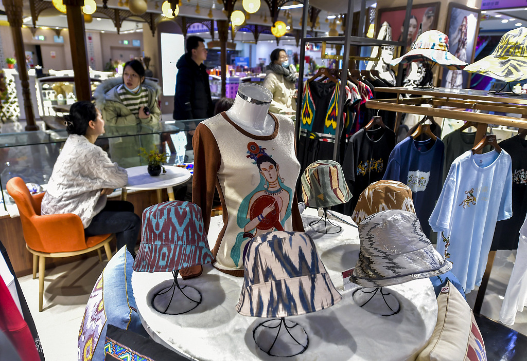 A series of cultural and creative products are on display at a market in Urumqi, Xinjiang Uygur Autonomous Region. /CFP