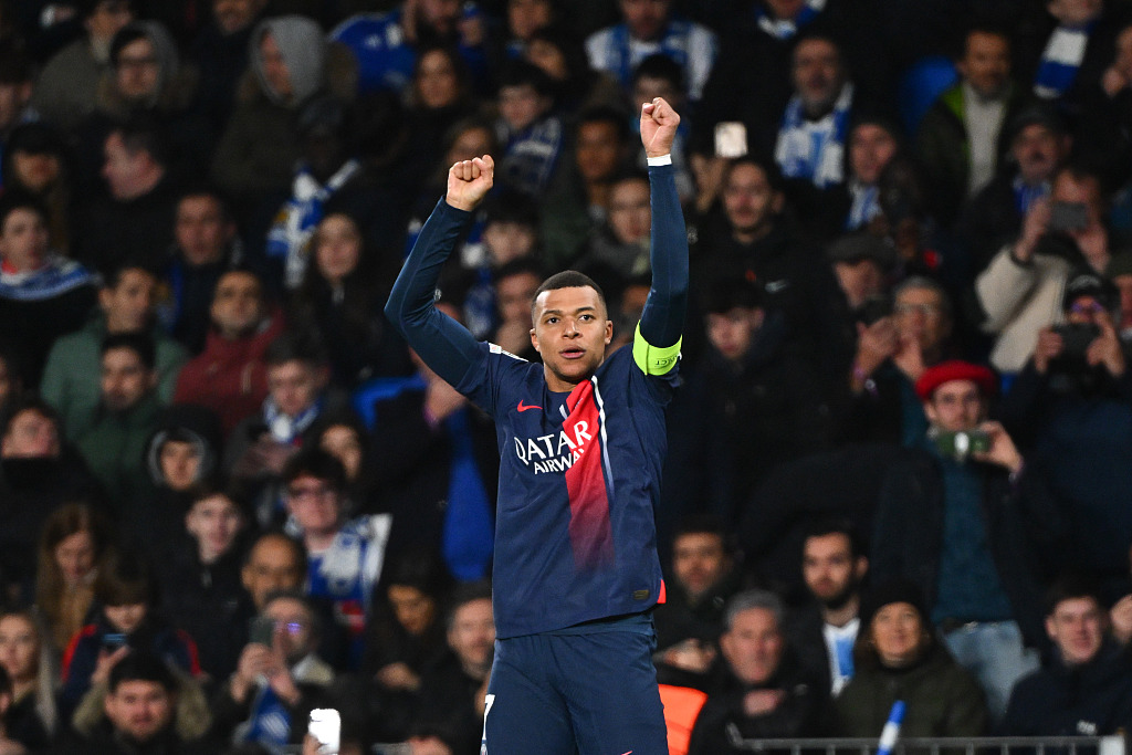 Kylian MBAPPE of PSG acknowledges the crowd during their clash with Real Sociedad at the Anoeta stadium in San Sebastian, Spain, March 5, 2024. /CFP