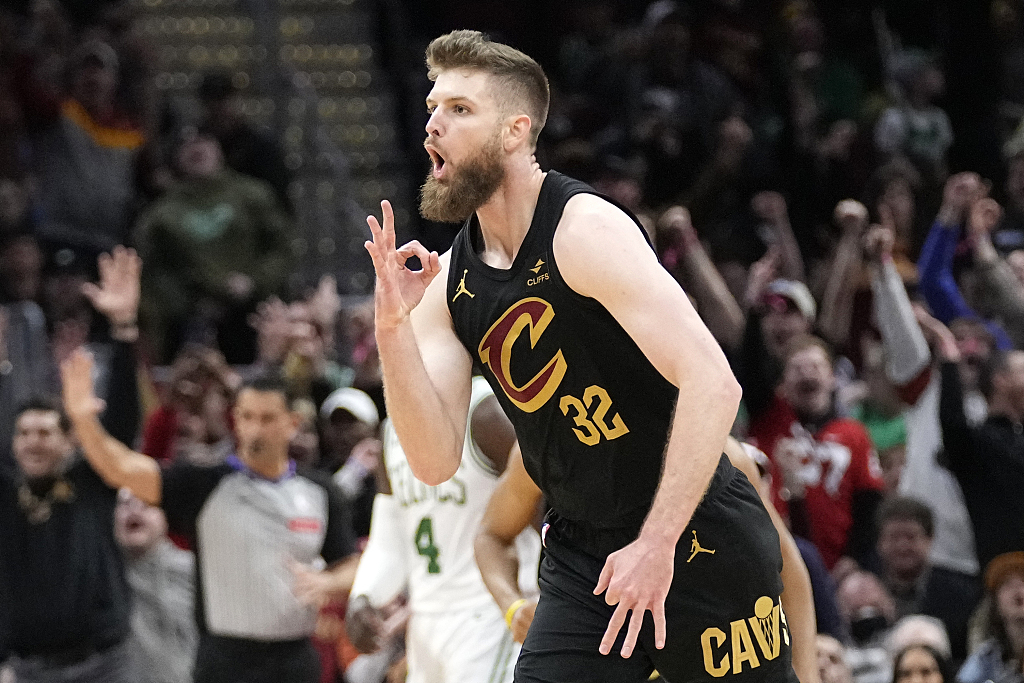 Dean Wade (#32) of the Cleveland Cavaliers reacts after making a 3-pointer in the game against the Boston Celtics at Rocket Mortgage FieldHouse in Cleveland, Ohio, March 5, 2024. /CFP