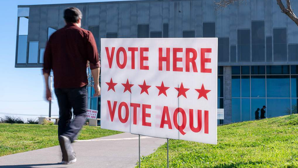 A voter enters a polling location during the Texas primary elections on March 5, 2024 in Round Rock, Texas, United States. /CFP