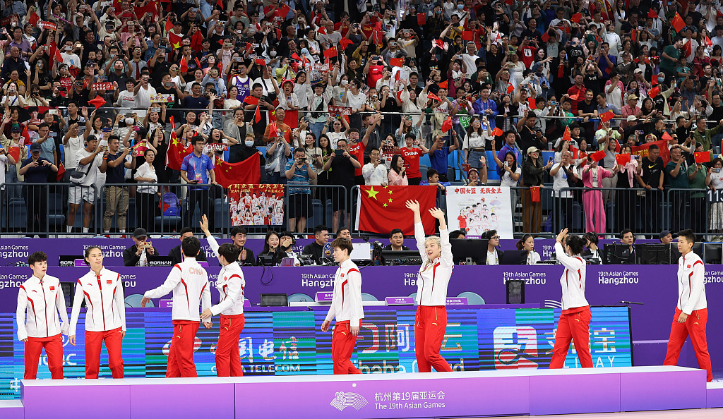 Players of China celebrate during the award ceremony after winning the women's basketball final with a 74-72 win over Japan at the 19th Asian Games in Hangzhou, China, October 5, 2023. /CFP