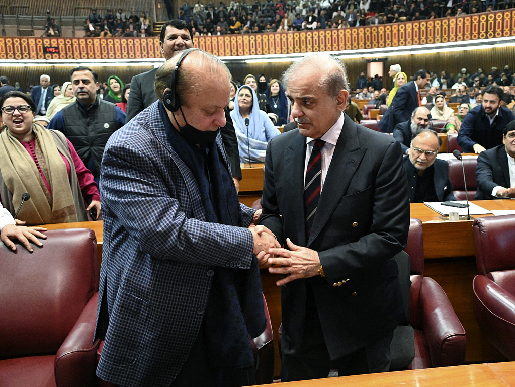 Former Pakistani Prime Minister Nawaz Sharif (left) with his younger brother and newly elected Prime Minister Shahbaz Sharif. National Assembly, Islamabad, Pakistan. March 3, 2024. /CFP