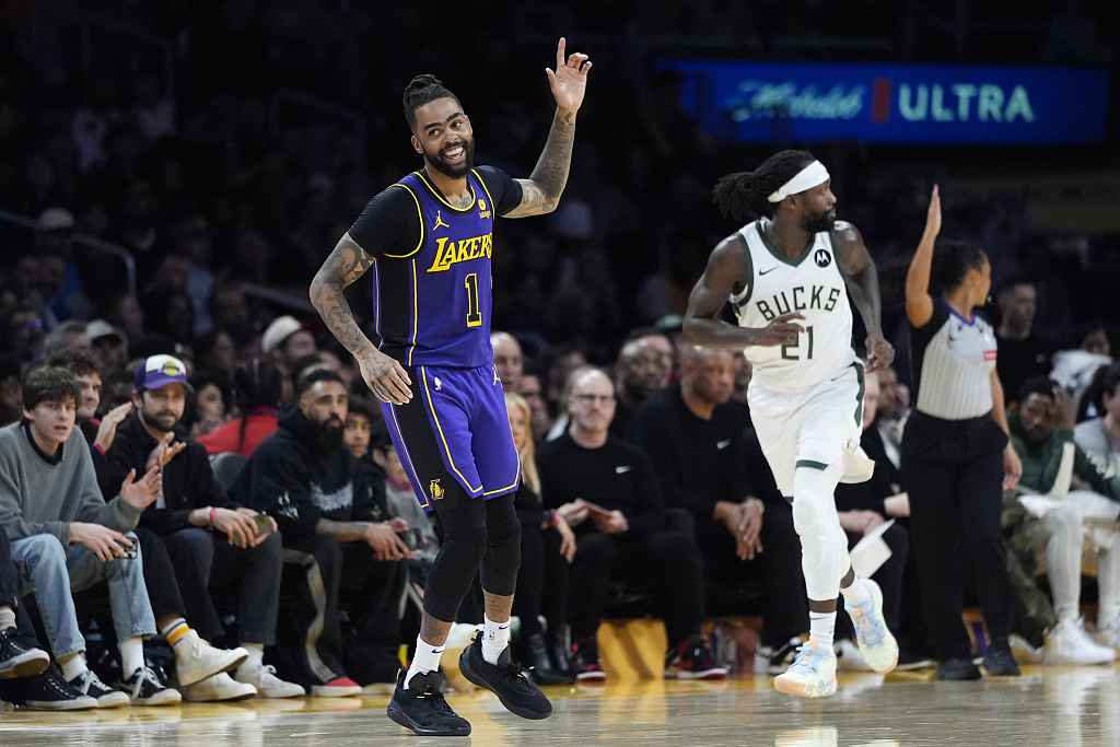 D'Angelo Russell (#1) of the Los Angeles Lakers reacts after making a shot in the game against the Milwaukee Bucks at Crypto.com Arena in Los Angeles, California, March 8, 2024. /CFP