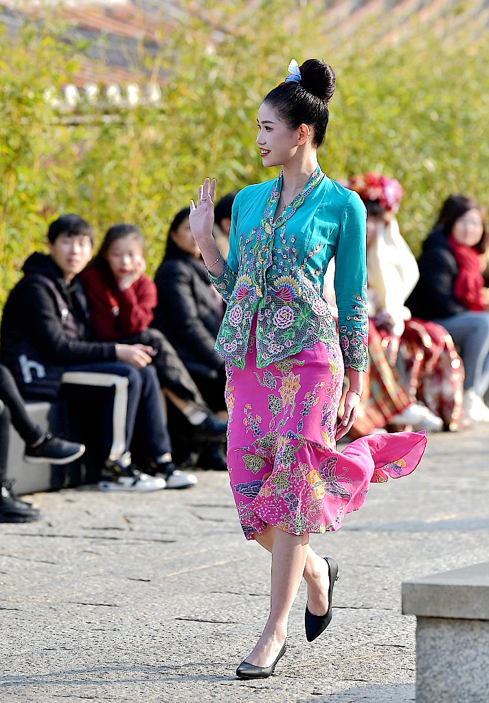 A model participates in a fashion show in Wulin Traditional Village in Jinjiang, Fujian Province on March 8, 2024, showcasing the Singaporean peranakan clothing style. /CFP