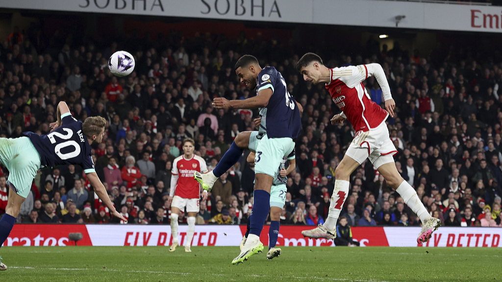 Kai Havertz (R) of Arsenal scores his sides second goal during their Premier League clash with Brentford in London, UK, March 9, 2024. /CFP