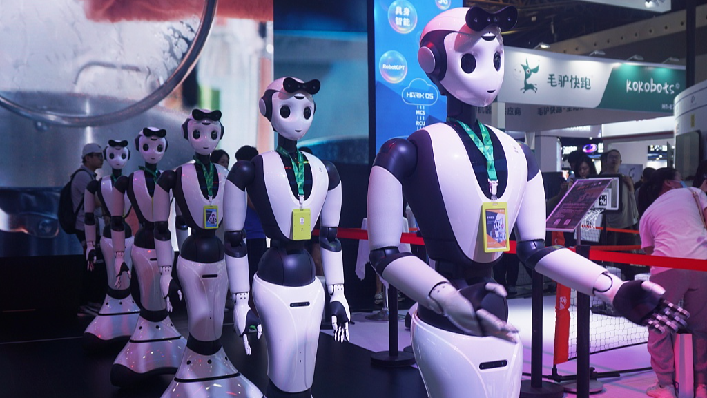 Robots perform at the 2023 World Artificial Intelligence Conference in east China's Shanghai, July 6, 2023. /CFP