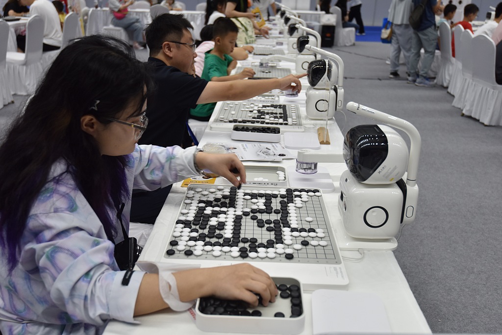 Visitors flock to experience China Chic products during an exhibition in Shenzhen, Guangdong Province. /CFP