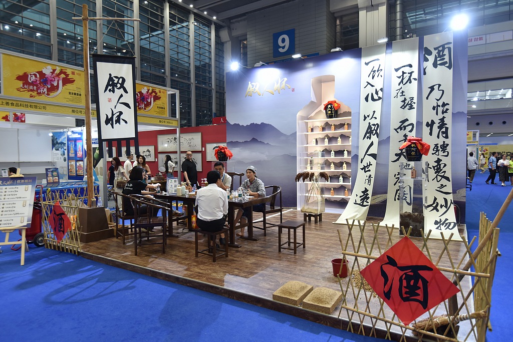 Visitors flock to experience China Chic products during an exhibition in Shenzhen, Guangdong Province. /CFP