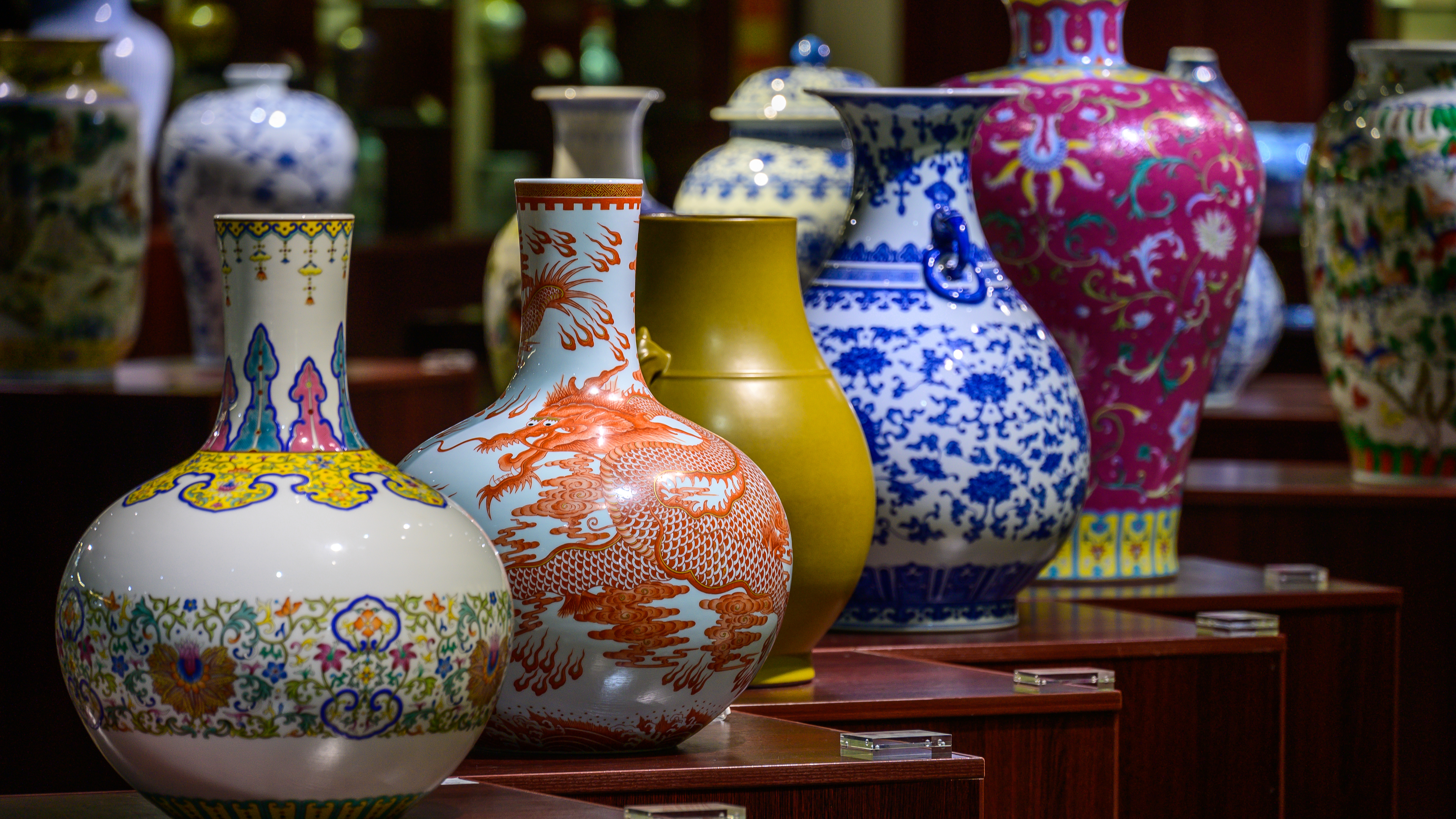 Porcelain works produced in Jingdezhen, a world-famous 