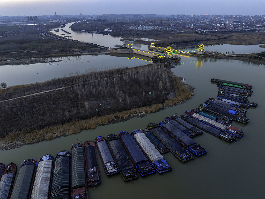 Ships loaded with grain and other goods are seen along the Huai'an section of the Beijing-Hangzhou Canal, Huai'an City, Jiangsu Province, east China, March 8, 2024. /CFP