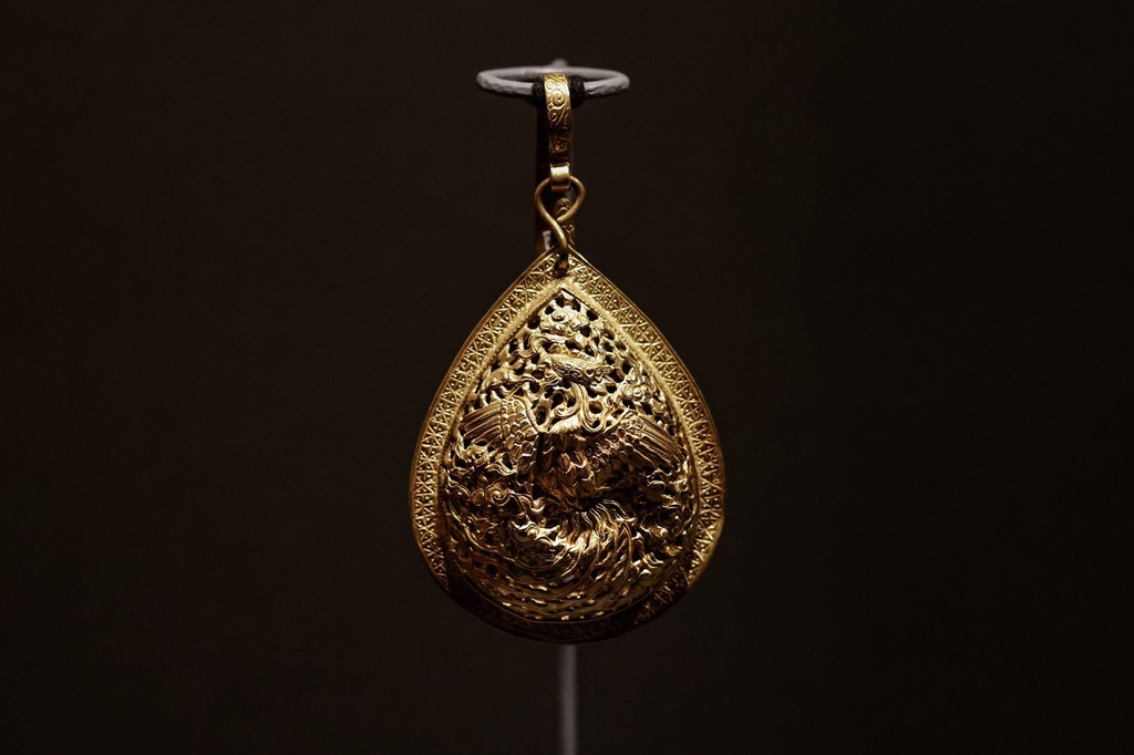 A gold jewelry item forms part of an exhibition of relics from the tomb of Ming Dynasty Prince Liangzhuang, on display at Hubei Provincial Museum, Wuhan, Hubei Province, March 12, 2024. /IC